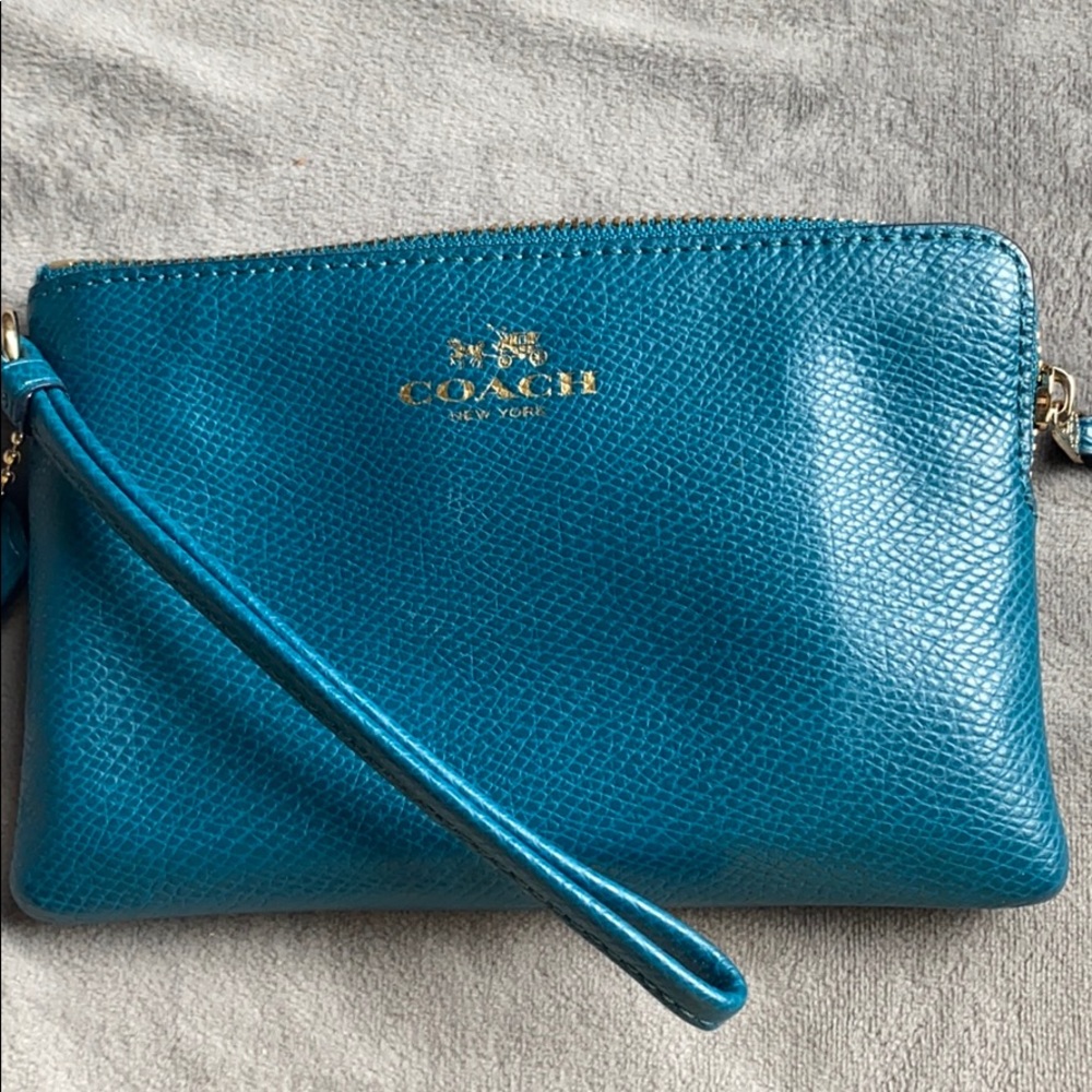 Excellent Condition Coach Set! - image 7